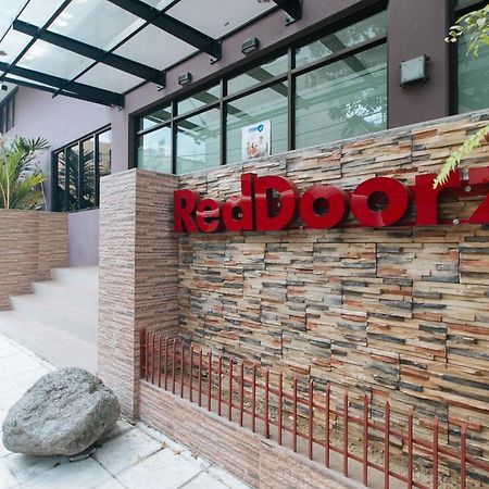 Reddoorz Plus At Evangelista Street Makati Makati City Exterior foto