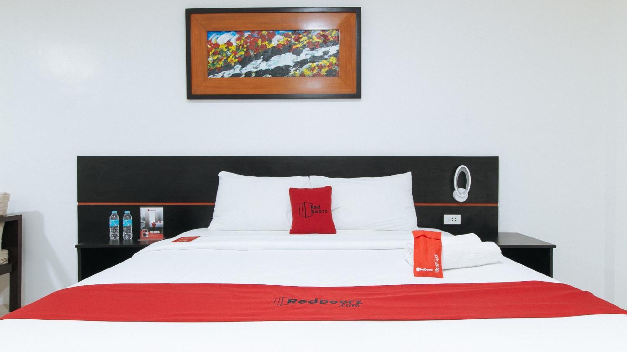 Reddoorz Plus At Evangelista Street Makati Makati City Exterior foto