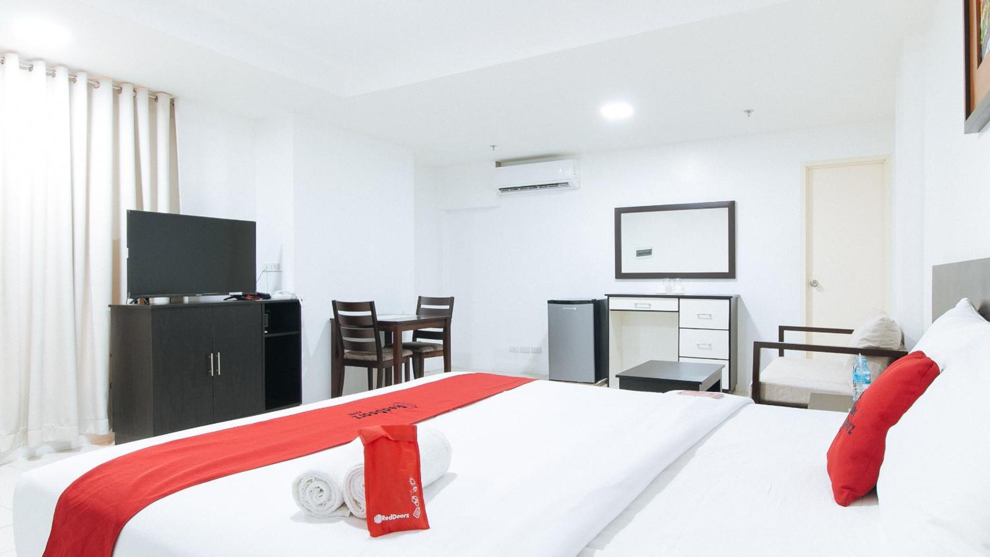 Reddoorz Plus At Evangelista Street Makati Makati City Exterior foto