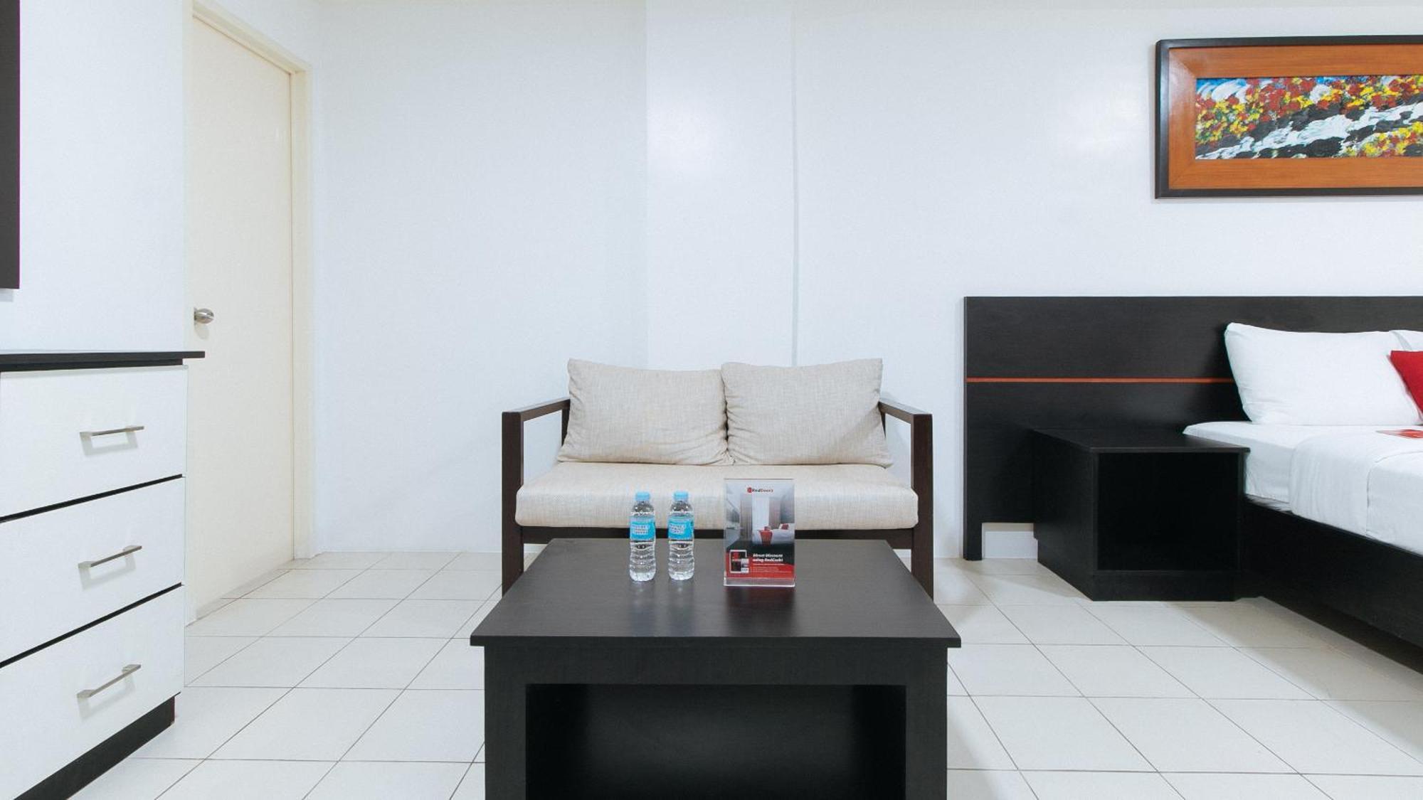 Reddoorz Plus At Evangelista Street Makati Makati City Exterior foto