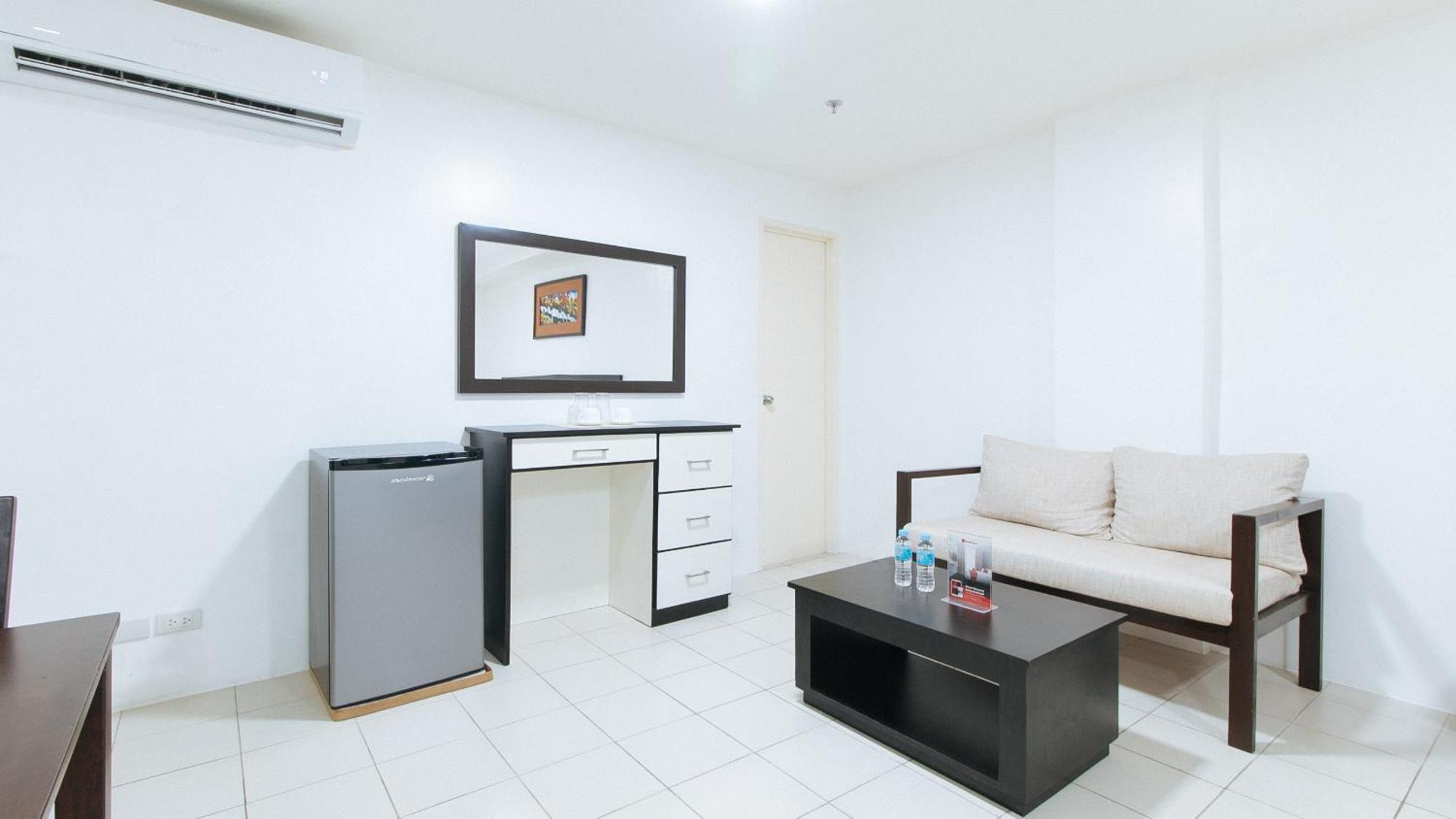 Reddoorz Plus At Evangelista Street Makati Makati City Exterior foto