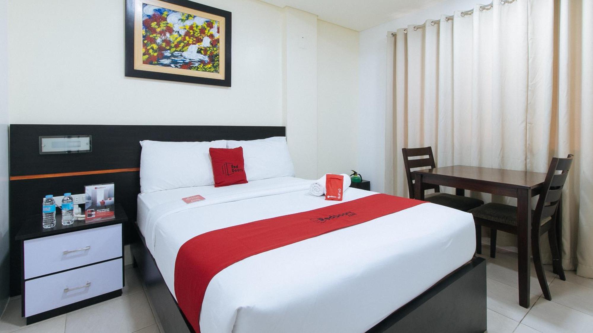 Reddoorz Plus At Evangelista Street Makati Makati City Exterior foto