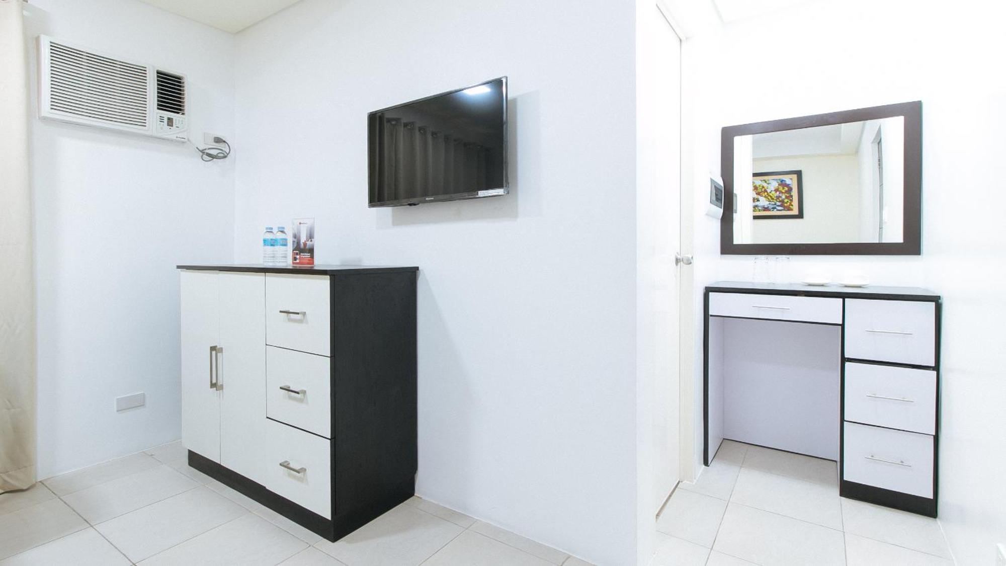 Reddoorz Plus At Evangelista Street Makati Makati City Exterior foto